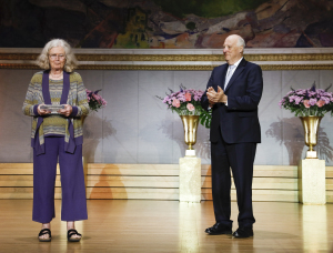 Karen Uhlenbeck und König Harald V von Norwegen